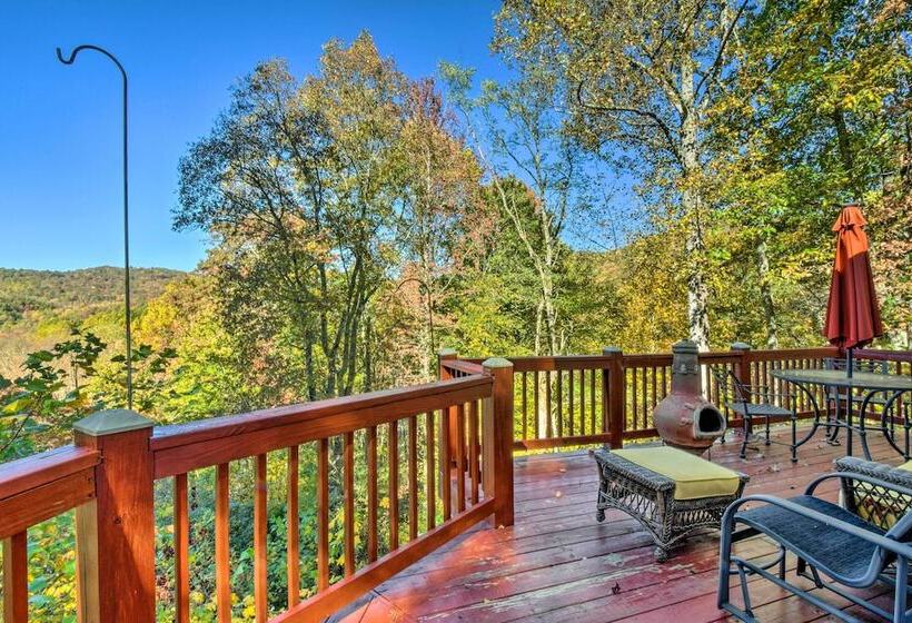 Tree Top Cabin W/ Game Room & Mountain Views!