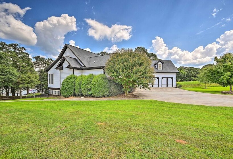 Upscale Family Home W/ Dock On Lake Hartwell!