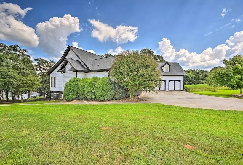 Upscale Family Home W/ Dock On Lake Hartwell!