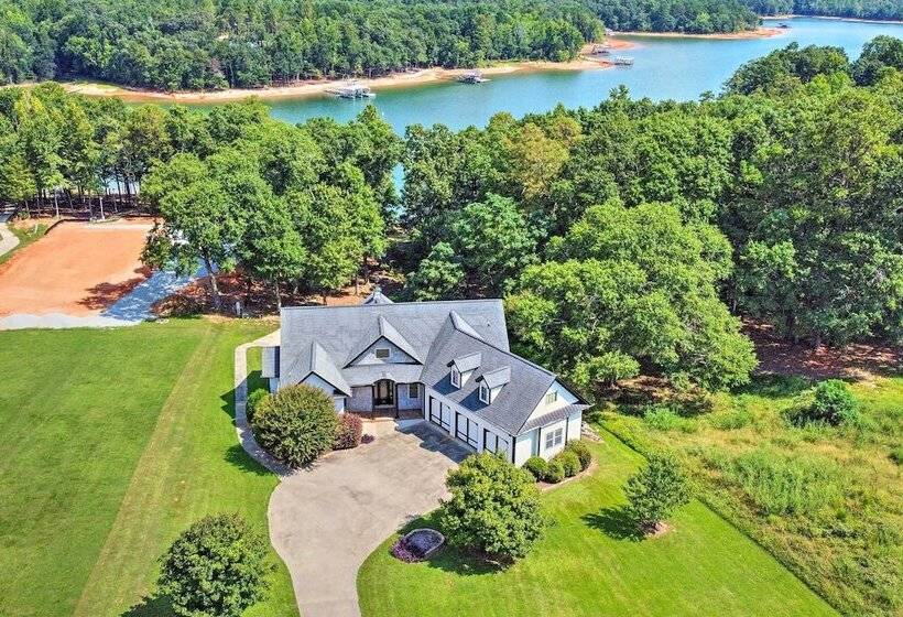 Upscale Family Home W/ Dock On Lake Hartwell!