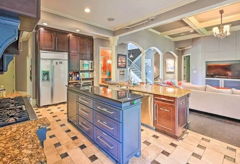 Upscale Family Home W/ Dock On Lake Hartwell!