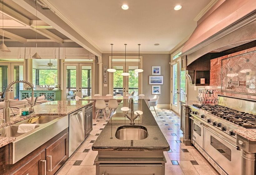 Upscale Family Home W/ Dock On Lake Hartwell!