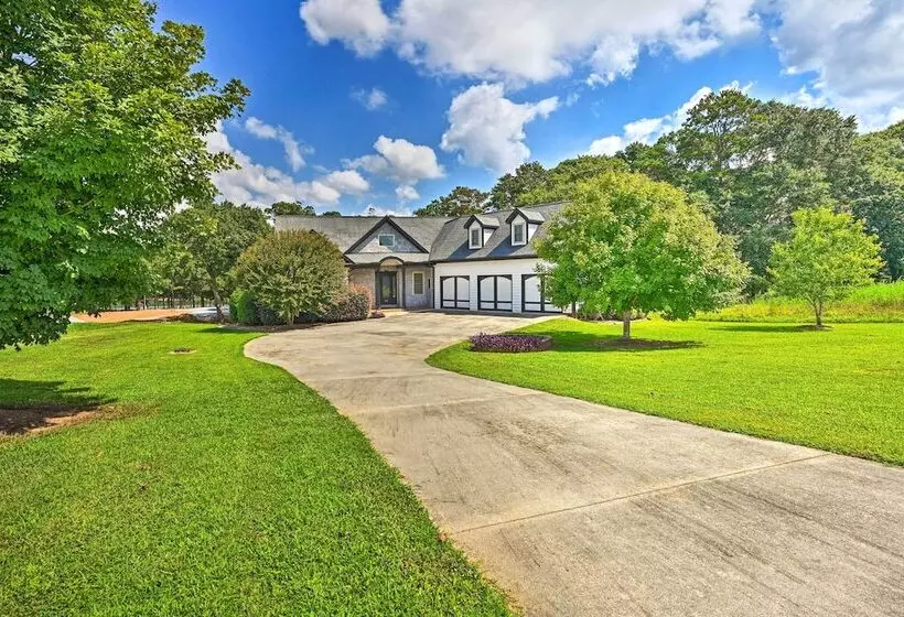 Upscale Family Home W/ Dock On Lake Hartwell!