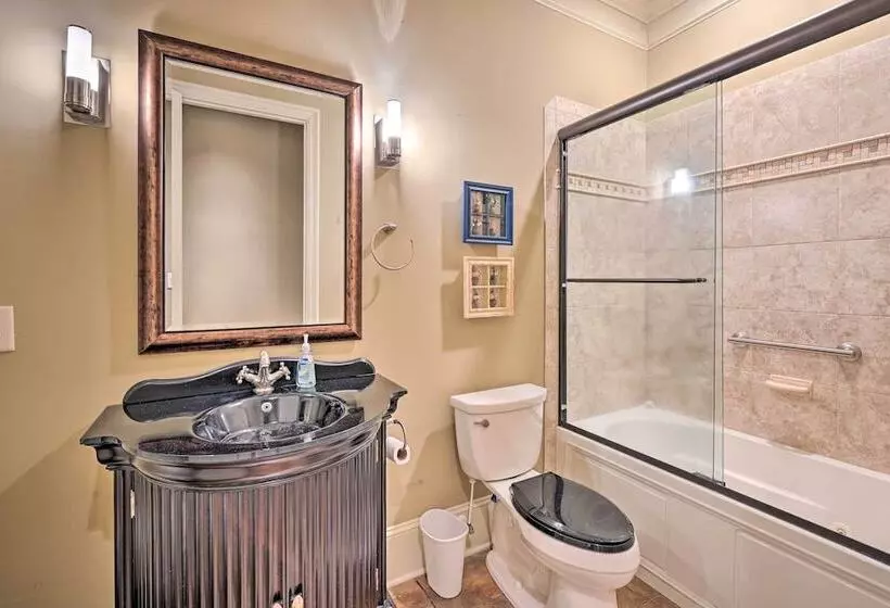 Upscale Family Home W/ Dock On Lake Hartwell!