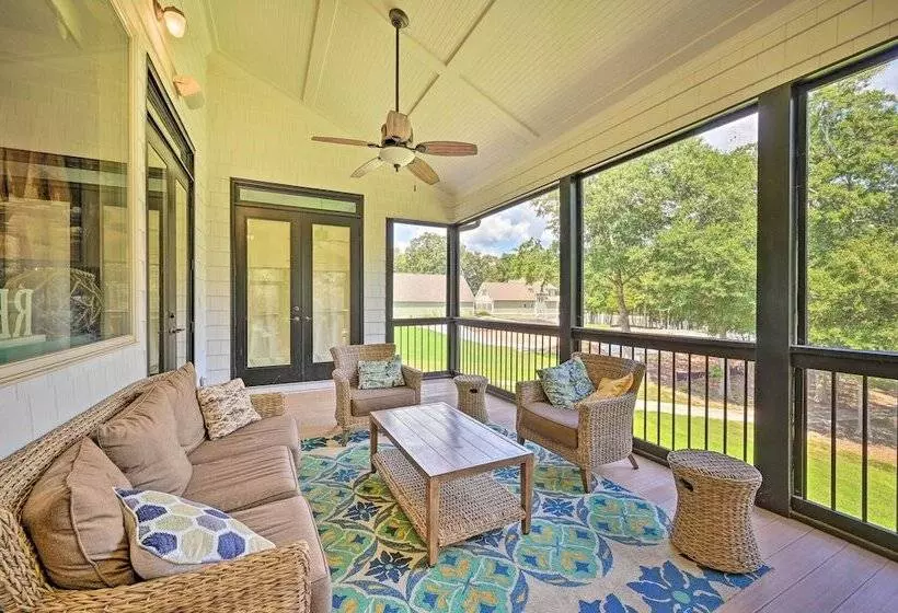 Upscale Family Home W/ Dock On Lake Hartwell!