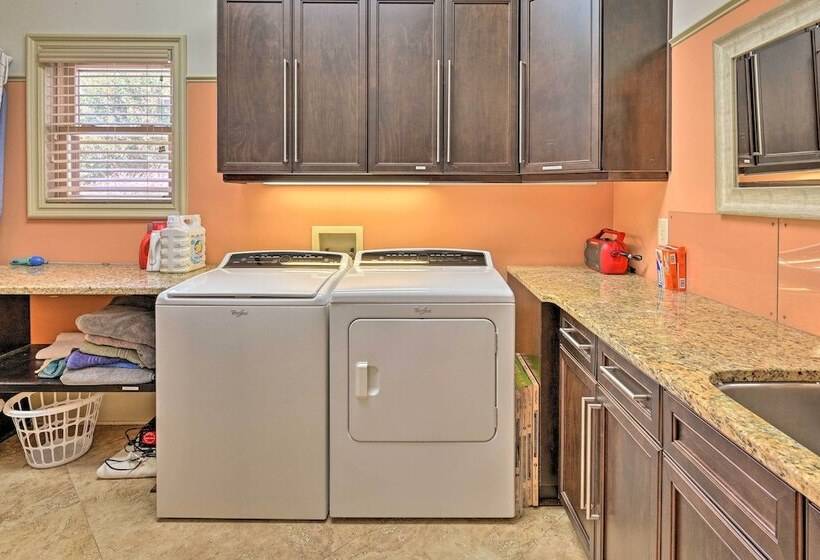 Upscale Family Home W/ Dock On Lake Hartwell!