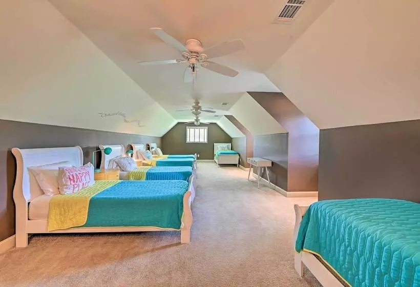 Upscale Family Home W/ Dock On Lake Hartwell!