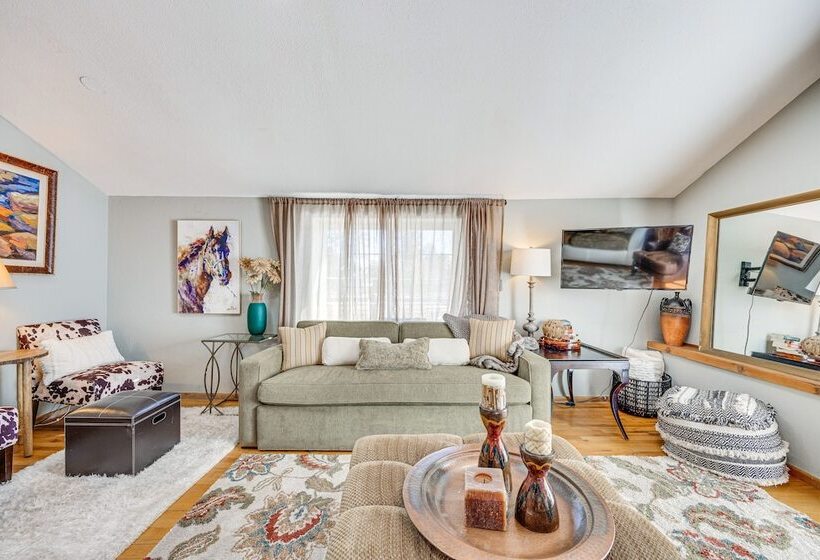 Vintage Larkspur Farmhouse W/ Yard & Gas Grill!