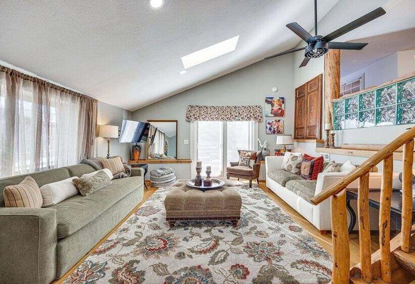 Vintage Larkspur Farmhouse W/ Yard & Gas Grill!