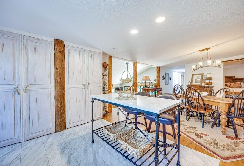 Vintage Larkspur Farmhouse W/ Yard & Gas Grill!