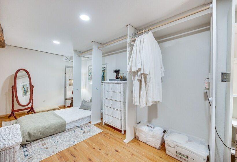 Vintage Larkspur Farmhouse W/ Yard & Gas Grill!