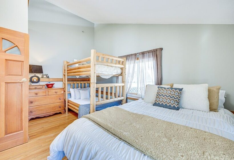 Vintage Larkspur Farmhouse W/ Yard & Gas Grill!