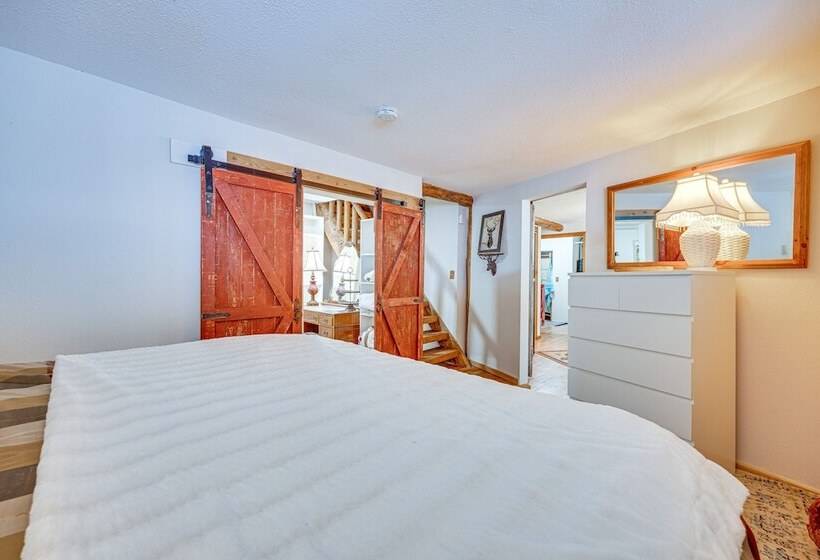 Vintage Larkspur Farmhouse W/ Yard & Gas Grill!