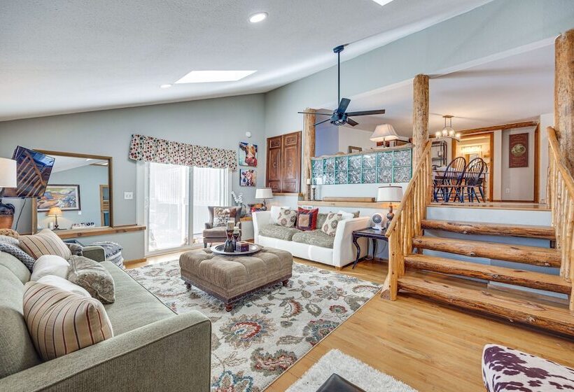 Vintage Larkspur Farmhouse W/ Yard & Gas Grill!