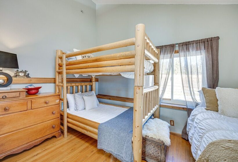 Vintage Larkspur Farmhouse W/ Yard & Gas Grill!