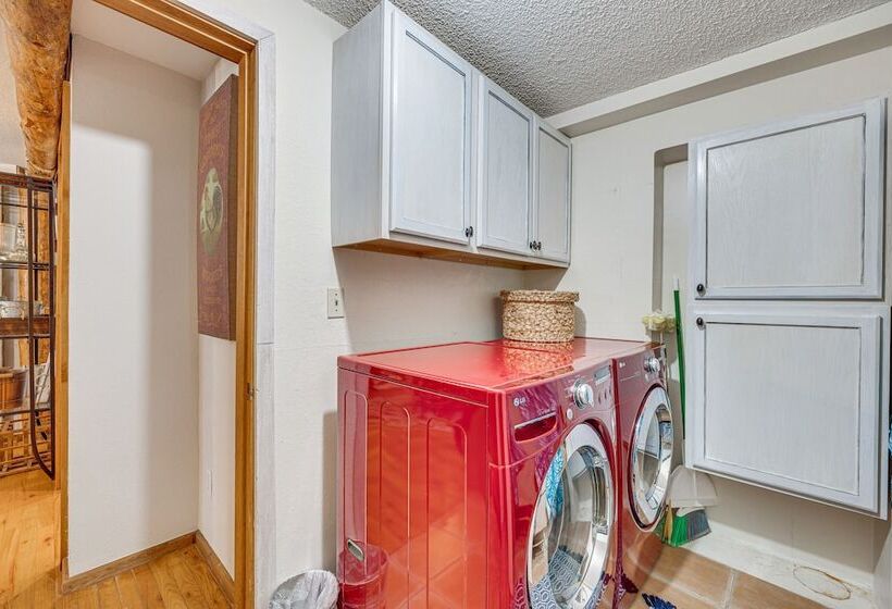 Vintage Larkspur Farmhouse W/ Yard & Gas Grill!