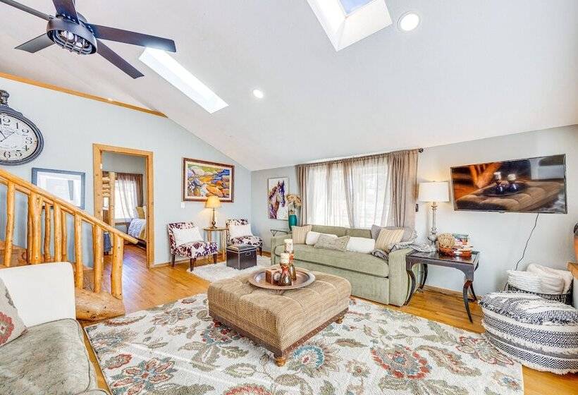 Vintage Larkspur Farmhouse W/ Yard & Gas Grill!