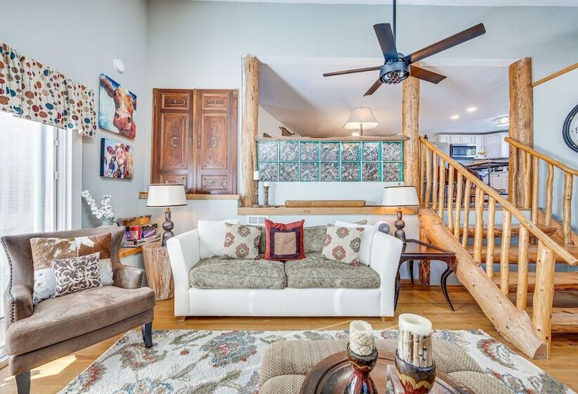 Vintage Larkspur Farmhouse W/ Yard & Gas Grill!