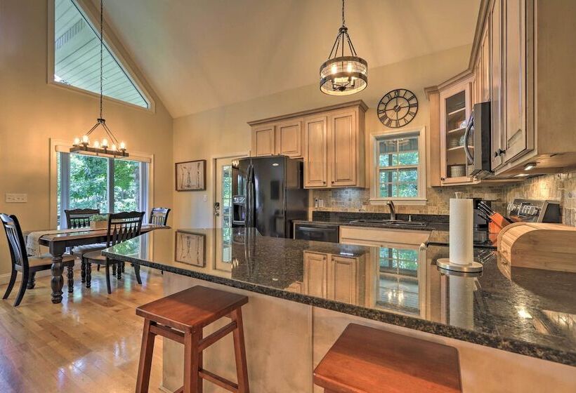 Waterfront Eatonton Escape W/ Private Hot Tub!