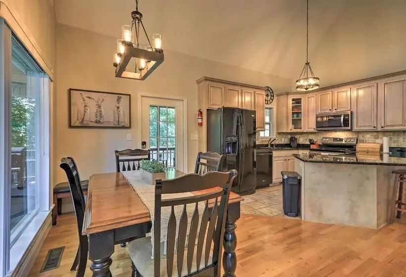 Waterfront Eatonton Escape W/ Private Hot Tub!