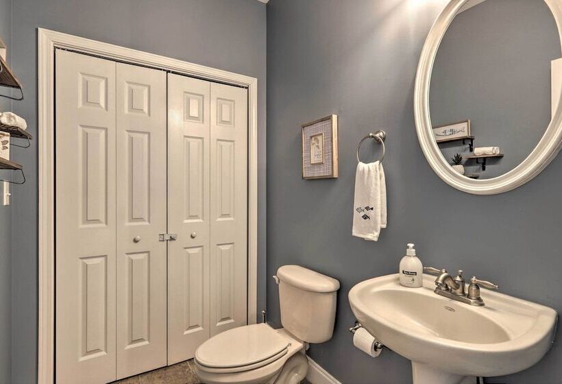 Waterfront Eatonton Escape W/ Private Hot Tub!