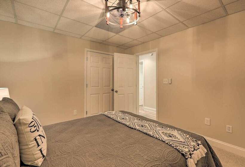 Waterfront Eatonton Escape W/ Private Hot Tub!