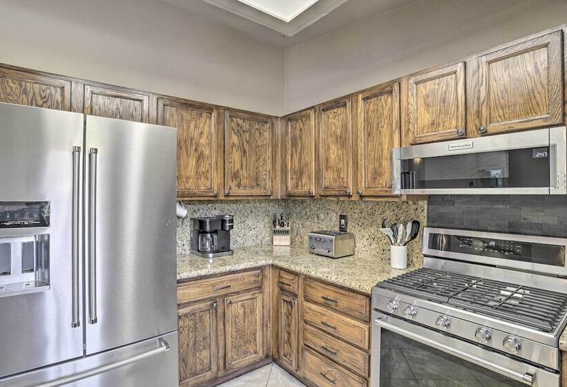 Bermuda Dunes Retreat   Golf, Hike, Explore!