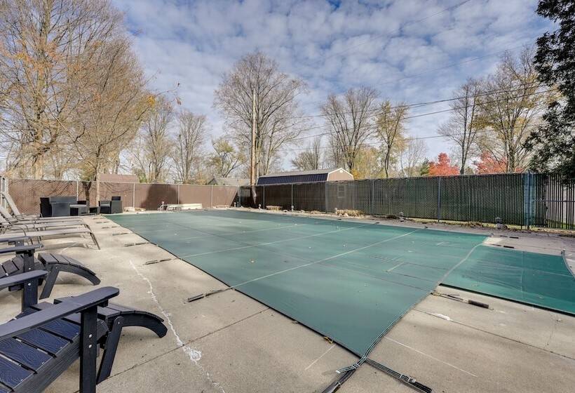 Cassopolis Vacation Home Walk To Diamond Lake!