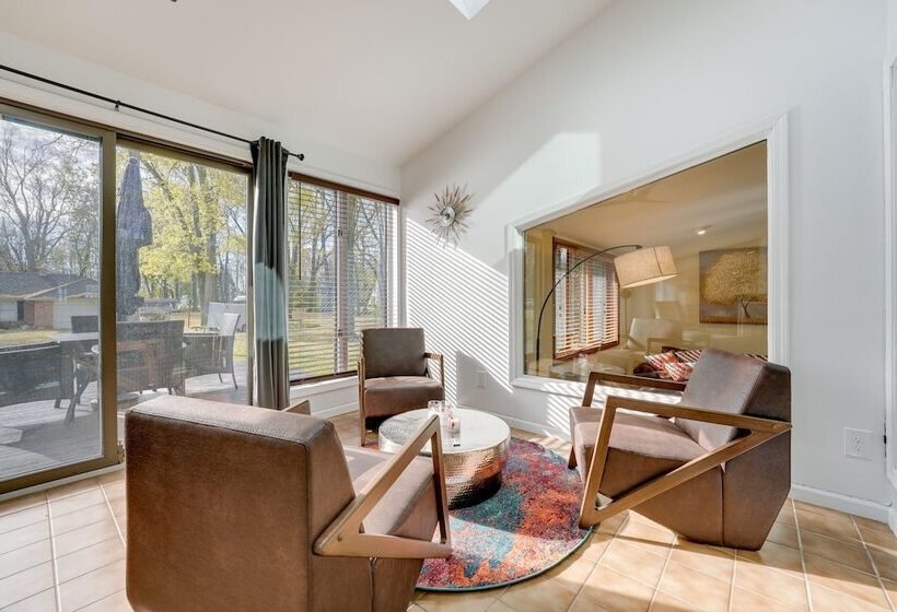 Cassopolis Vacation Home Walk To Diamond Lake!