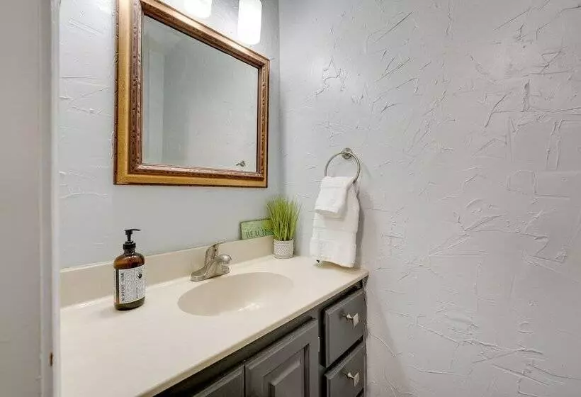 Cassopolis Vacation Home   Walk To Diamond Lake!