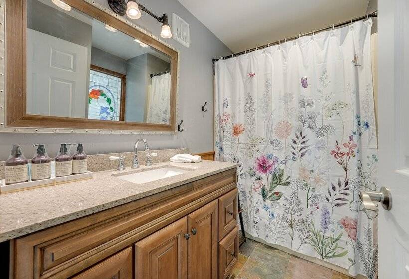 Cassopolis Vacation Home Walk To Diamond Lake!