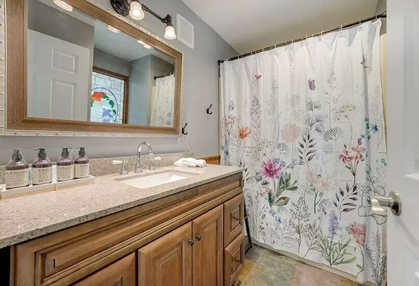 Cassopolis Vacation Home   Walk To Diamond Lake!