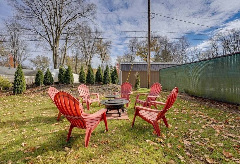 Cassopolis Vacation Home Walk To Diamond Lake!