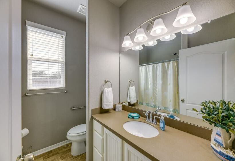 Charming Fulton Retreat < 1 Mi To Ocean & Pier!