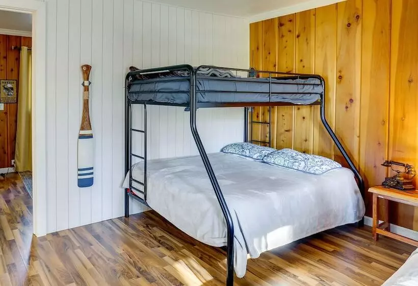 Charming Home W/ Private Dock On Lake Almanor!