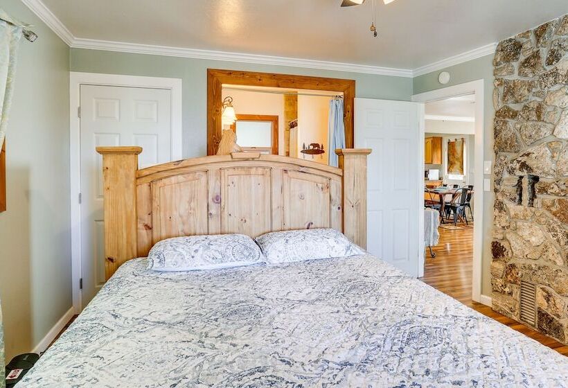 Charming Home W/ Private Dock On Lake Almanor!