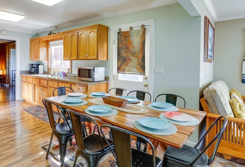 Charming Home W/ Private Dock On Lake Almanor!