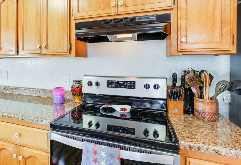 Charming Home W/ Private Dock On Lake Almanor!