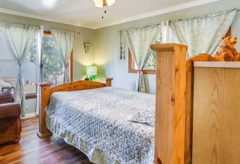 Charming Home W/ Private Dock On Lake Almanor!