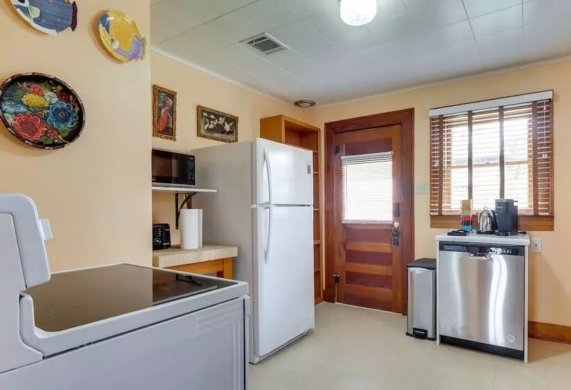 Charming Single Story Home In Historic Georgetown