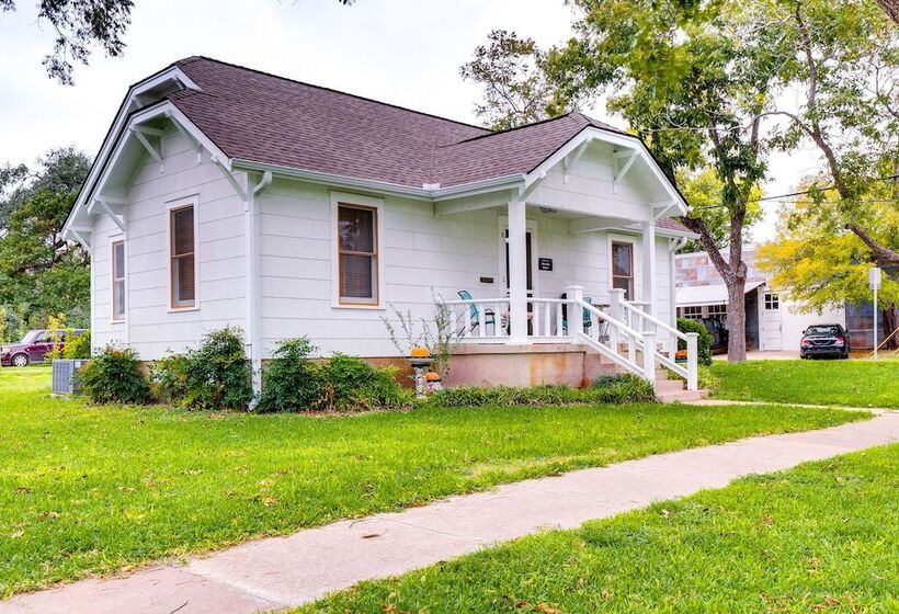 Charming Single Story Home In Historic Georgetown