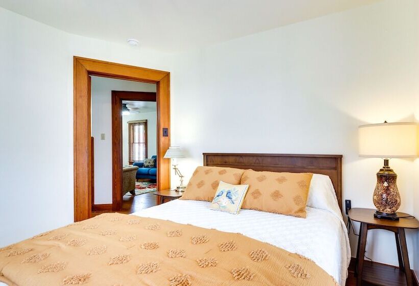 Charming Single Story Home In Historic Georgetown