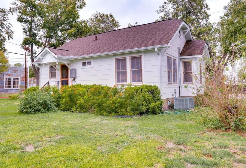 Charming Single Story Home In Historic Georgetown