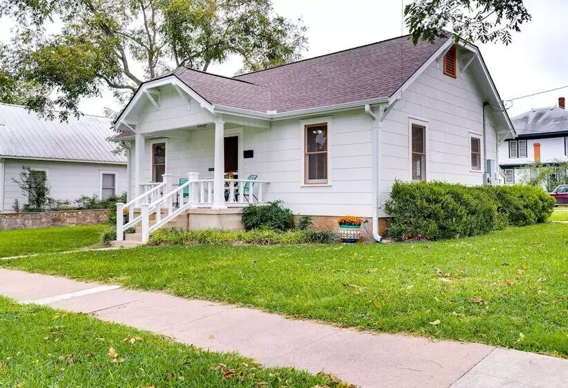 Charming Single Story Home In Historic Georgetown
