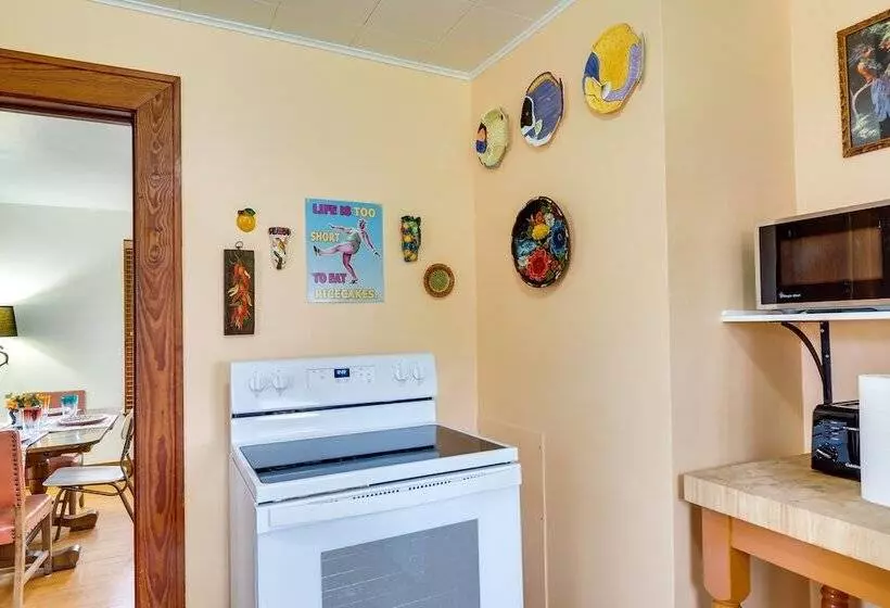 Charming Single Story Home In Historic Georgetown