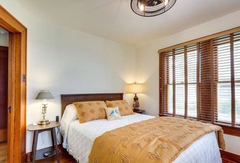 Charming Single Story Home In Historic Georgetown