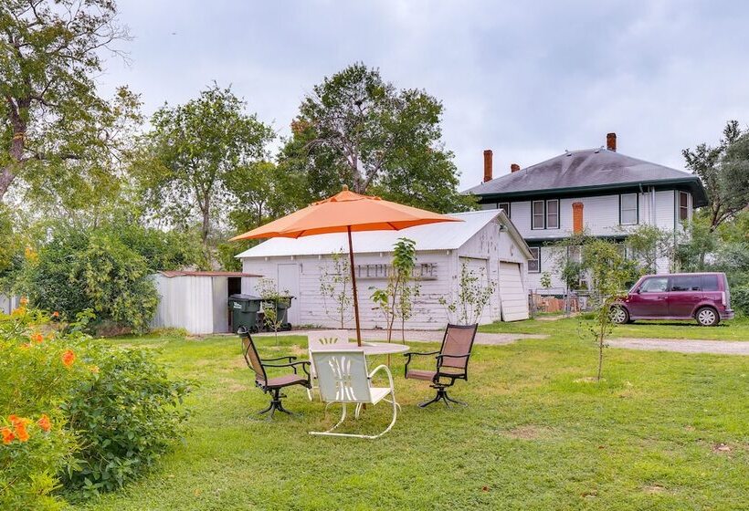 Charming Single Story Home In Historic Georgetown