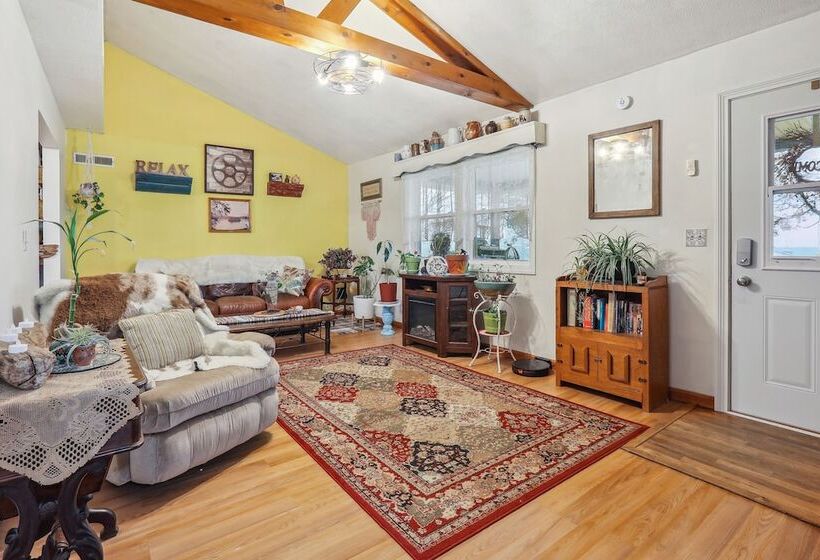 Charming Union Home W/ Backyard, Fire Pit!