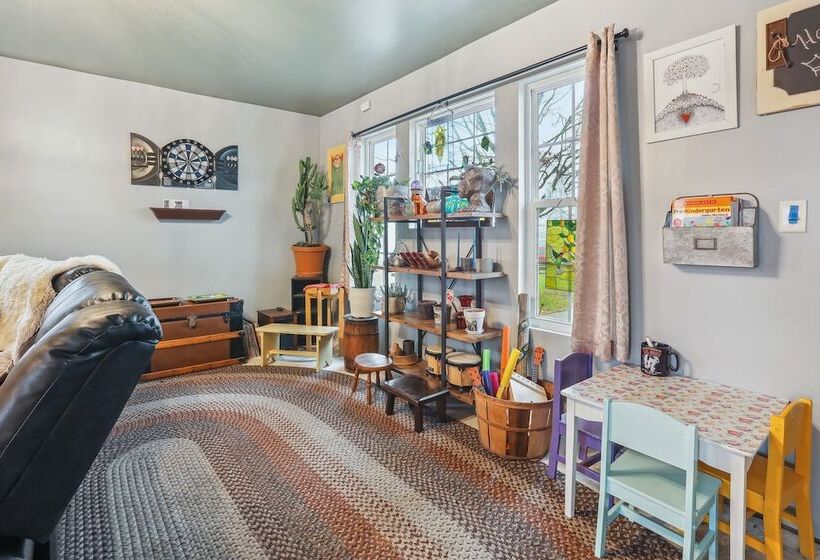 Charming Union Home W/ Backyard, Fire Pit!