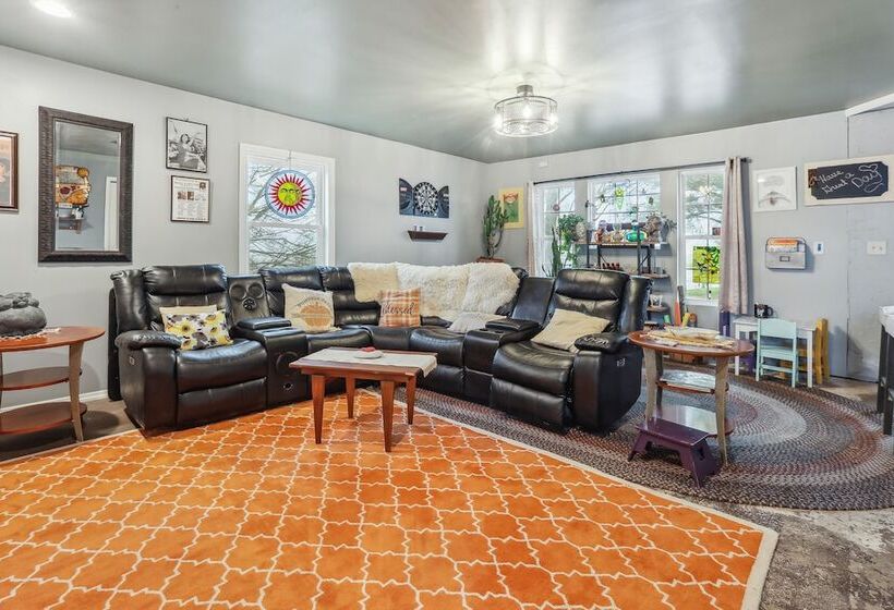 Charming Union Home W/ Backyard, Fire Pit!